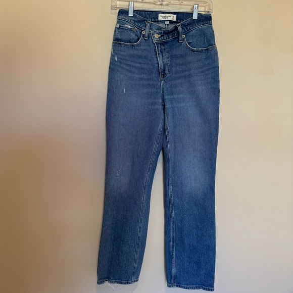 Abercrombie & Fitch Denim - Women’s Abercrombie & Fitch Criss Cross 90’s Straight High Rise Jeans